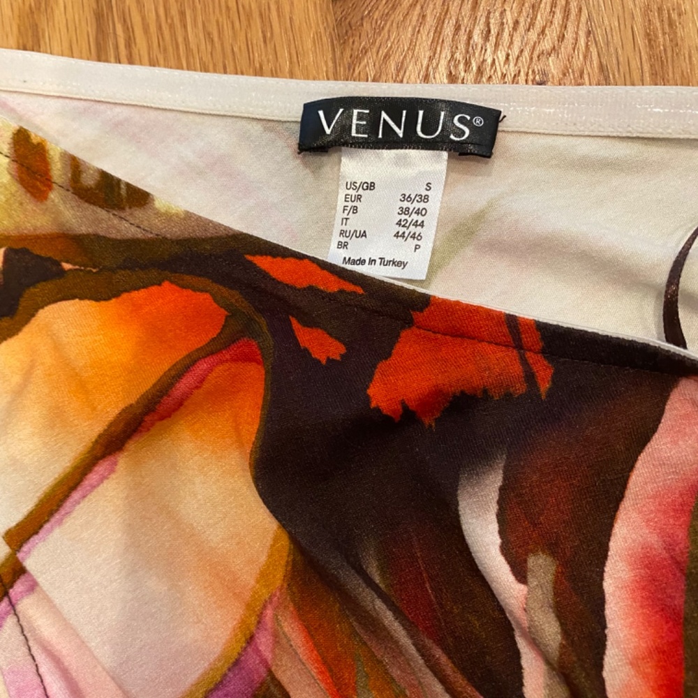 Venus NWOT one shoulder cut out dress with high slit - Picture 3 of 4